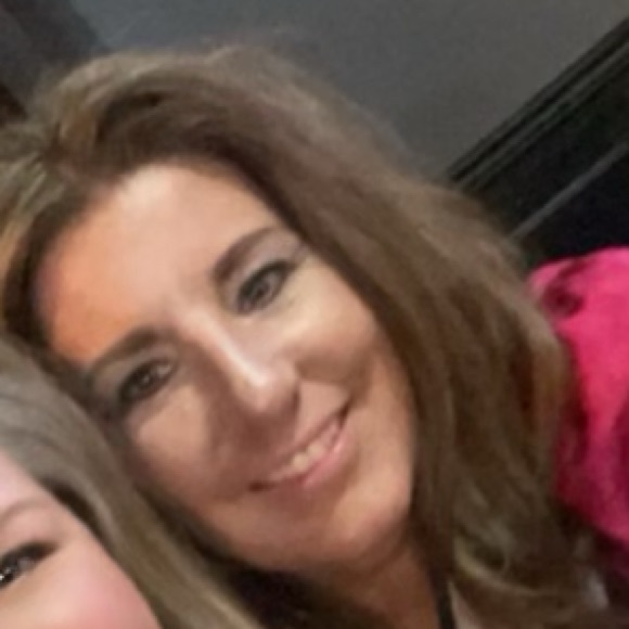 Meet your Posher, Denise - Picture 2 of 2